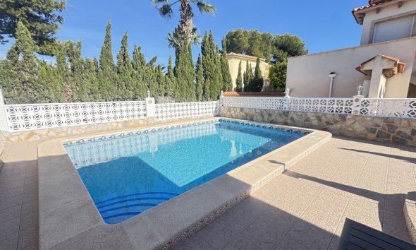 Resale - Villa - Orihuela Costa - Villamartin
