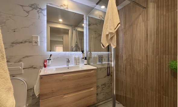 Resale - Apartment - Lo Pagan