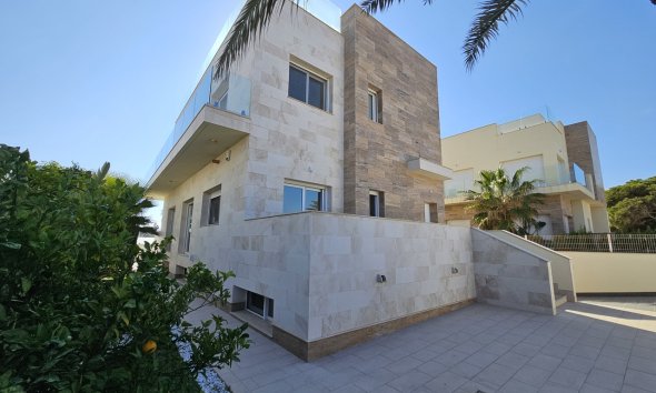 Resale - Villa - Orihuela Costa - La Zenia