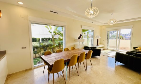 Resale - Villa - Orihuela Costa - La Zenia