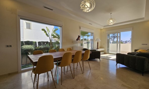 Resale - Villa - Orihuela Costa - La Zenia