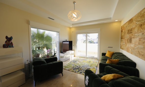 Resale - Villa - Orihuela Costa - La Zenia