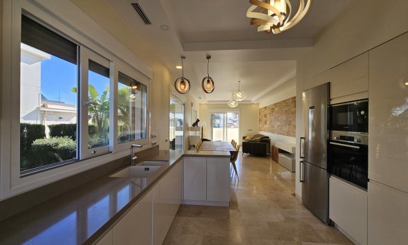 Resale - Villa - Orihuela Costa - La Zenia