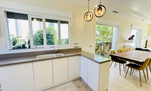 Resale - Villa - Orihuela Costa - La Zenia