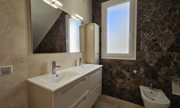 Resale - Villa - Orihuela Costa - La Zenia