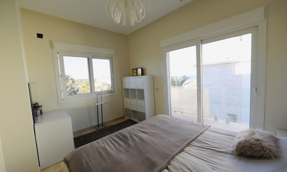 Resale - Villa - Orihuela Costa - La Zenia