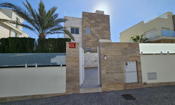 Resale - Villa - Orihuela Costa - La Zenia