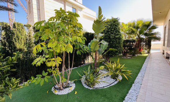 Resale - Villa - Orihuela Costa - La Zenia