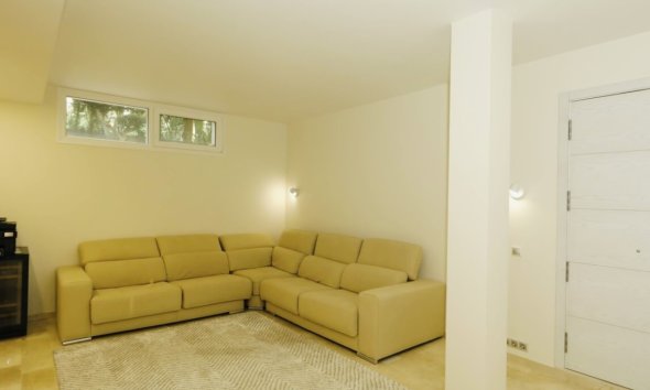 Resale - Villa - Orihuela Costa - La Zenia