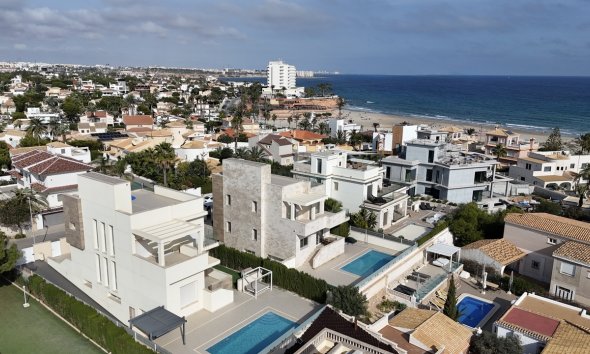 Resale - Villa - Orihuela Costa - La Zenia