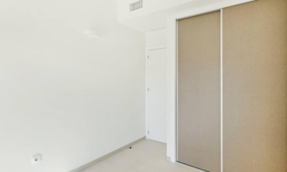 Resale - Apartment - Torrevieja - La Veleta