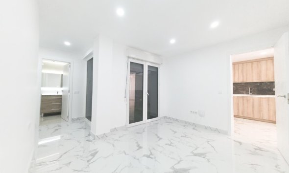 Resale - Apartment - Torrevieja - Playa de los Naufragos