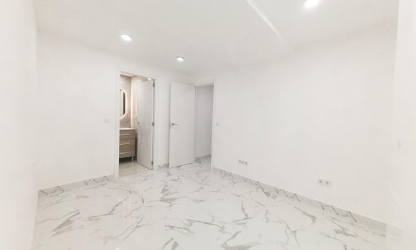 Resale - Apartment - Torrevieja - Playa de los Naufragos