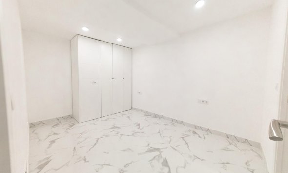 Resale - Apartment - Torrevieja - Playa de los Naufragos