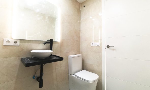 Resale - Apartment - Torrevieja - Playa de los Naufragos