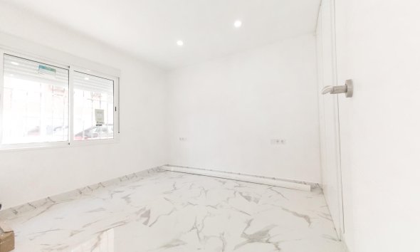 Resale - Apartment - Torrevieja - Playa de los Naufragos