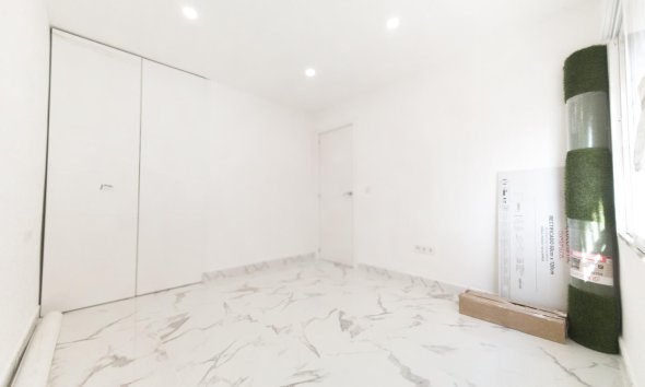 Resale - Apartment - Torrevieja - Playa de los Naufragos