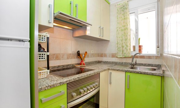 Resale - Apartment - Torrevieja - Playa de los locos