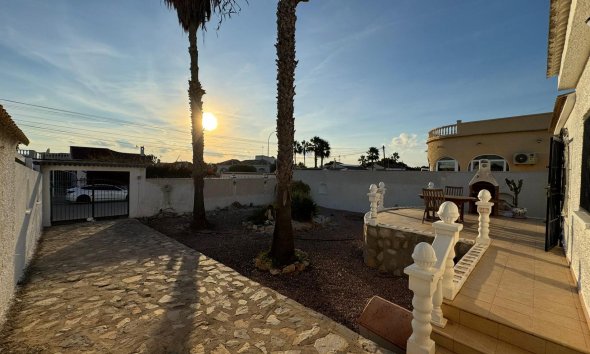 Resale - Villa - Torrevieja - San luis