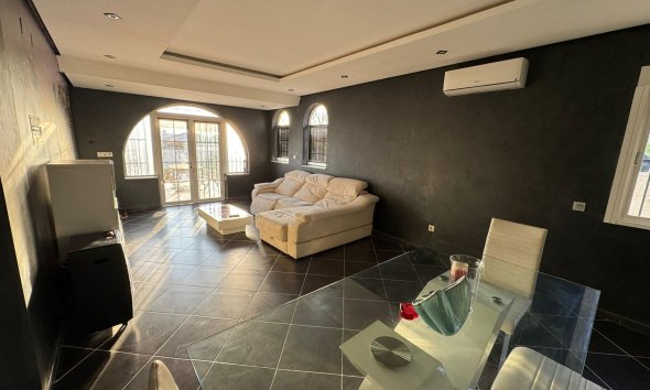 Resale - Villa - Torrevieja - San luis