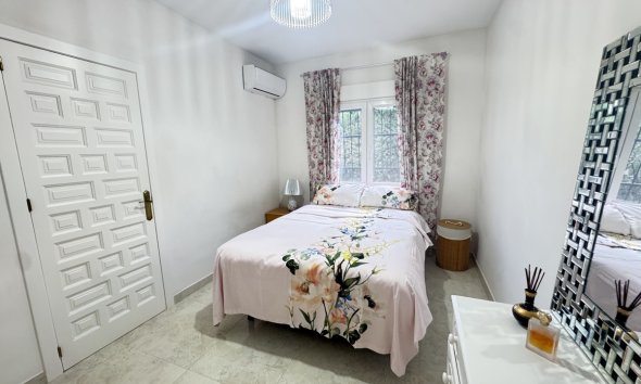 Resale - Villa - Orihuela Costa - Villamartin