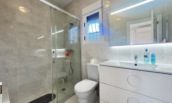 Resale - Villa - Orihuela Costa - Villamartin