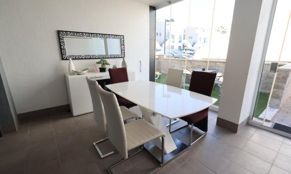Resale - Bungalow - Orihuela Costa - La Zenia