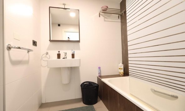 Resale - Bungalow - Orihuela Costa - La Zenia