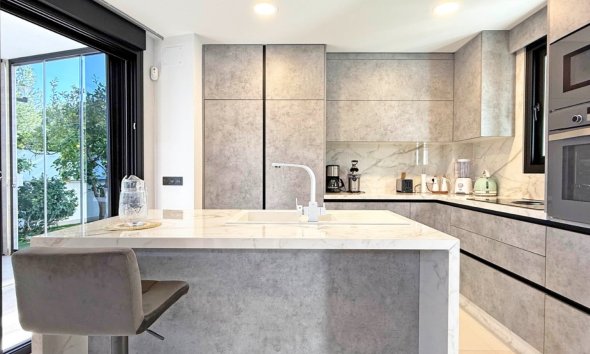 Resale - Villa - Orihuela Costa - Villamartín