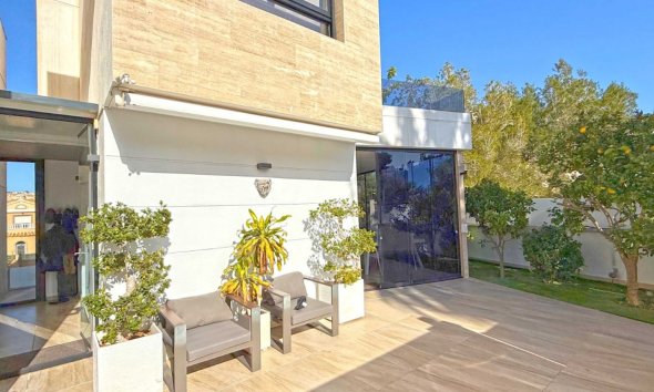 Resale - Villa - Orihuela Costa - Villamartín