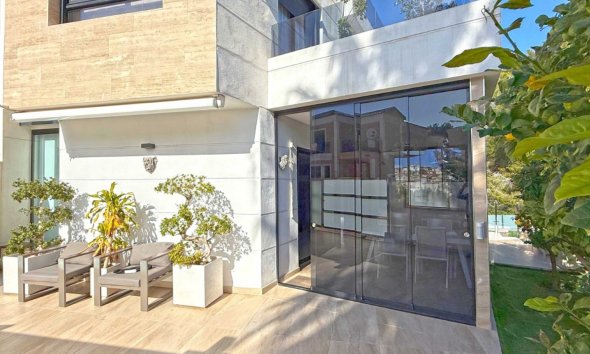 Resale - Villa - Orihuela Costa - Villamartín