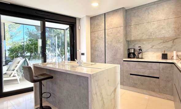 Resale - Villa - Orihuela Costa - Villamartín