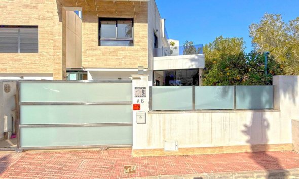 Resale - Villa - Orihuela Costa - Villamartín