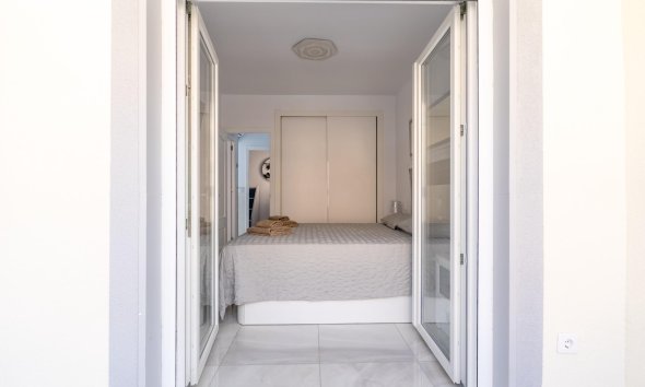 Resale - Terraced house / Townhouse - Torrevieja - Punta prima