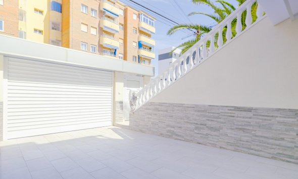 Resale - Terraced house / Townhouse - Torrevieja - Punta prima