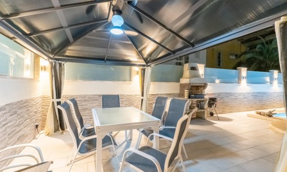 Resale - Terraced house / Townhouse - Torrevieja - Punta prima