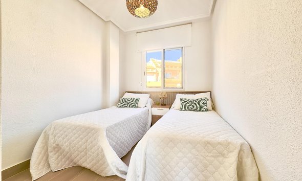 Resale - Apartment - Torrevieja - Cabo cervera