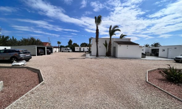 Resale - Estate / Farm / Plot - Elche Pedanías - La Marina