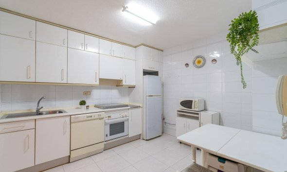 Resale - Apartment - Torrevieja - Playa del cura