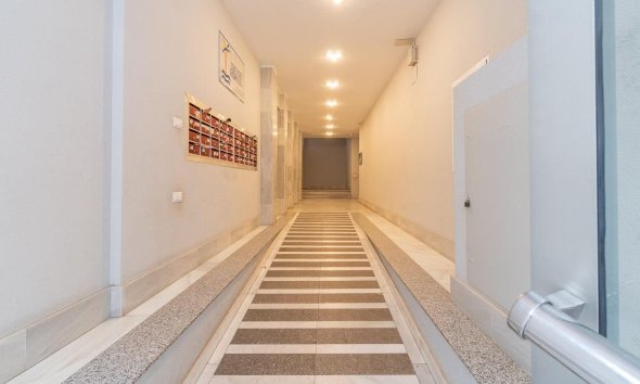 Resale - Apartment - Torrevieja - Playa del cura