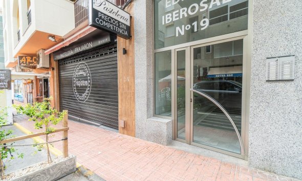 Resale - Apartment - Torrevieja - Playa del cura