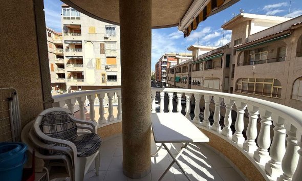 Resale - Apartment - Torrevieja - Acequion
