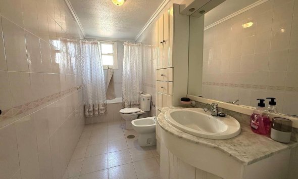 Resale - Apartment - Torrevieja - Acequion