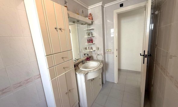 Resale - Apartment - Torrevieja - Acequion