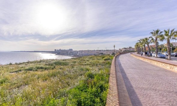 Resale - Apartment - Orihuela Costa - Campoamor