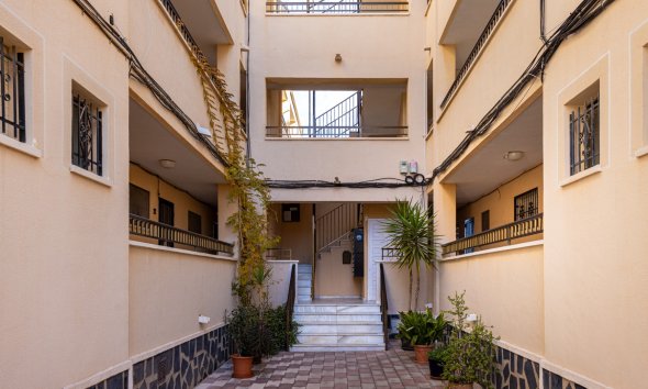 Resale - Apartment - Torrevieja - La Siesta