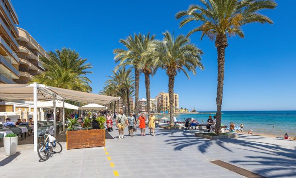Resale - Apartment - Torrevieja - Playa del cura
