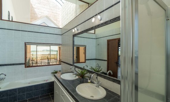 Resale - Villa - Costa Blanca - Orihuela Costa