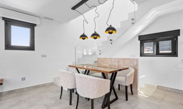 Rynek Pierwotny - Willa - La Mata