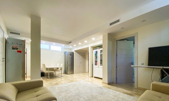 Resale - Villa - Orihuela Costa - La Zenia